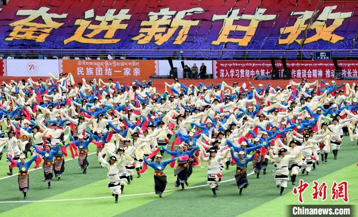 圖為慶祝大會現(xiàn)場。　劉忠俊 攝