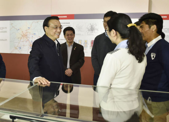 李克強(qiáng)鼓勵(lì)大學(xué)生:到西部施展專(zhuān)業(yè)才華