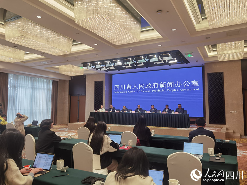 新聞發(fā)布會(huì)現(xiàn)場(chǎng)。人民網(wǎng) 王洪江攝 新聞發(fā)布會(huì)現(xiàn)場(chǎng)。人民網(wǎng) 王洪江攝