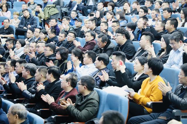 2019年中國民營經(jīng)濟(jì)發(fā)展論壇舉行 西安交大人文學(xué)院貢獻(xiàn)智囊團(tuán)