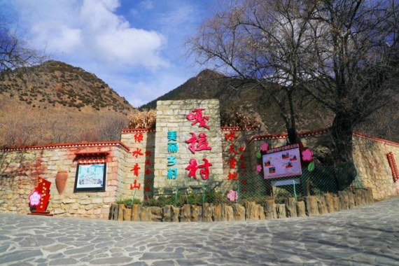 干凈整潔的嘎拉村。 人民網(wǎng) 李海霞攝 點(diǎn)擊進(jìn)入下一頁