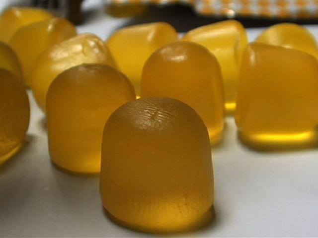 央視調(diào)查:部分企業(yè)用工業(yè)明膠加工藥用膠囊