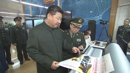 2015年12月25日，習(xí)近平視察解放軍報社，了解解放軍報出版情況。