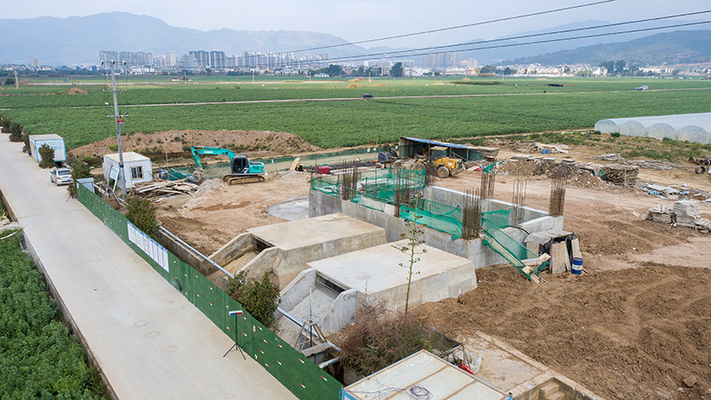 正在建設(shè)中的澄江市撫仙湖流域農(nóng)業(yè)水資源循環(huán)利用工程(二期)二橫渠調(diào)蓄帶水回用二級(jí)泵站。陳超攝