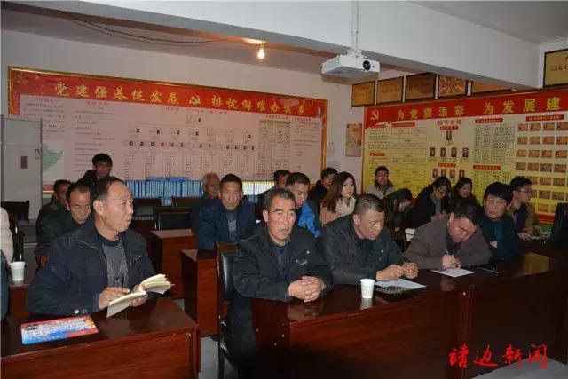 靖邊縣委常委、組織部部長孟春偉調(diào)查走訪棗刺梁村精準(zhǔn)脫貧工作