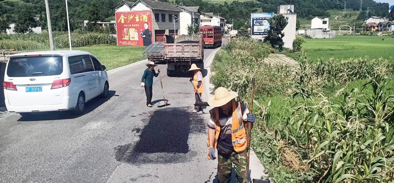 道路養(yǎng)護(hù)現(xiàn)場(chǎng)。