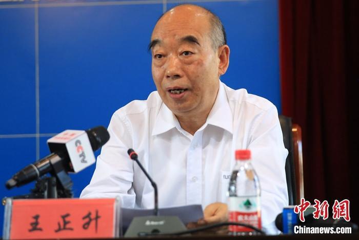  圖為青海省政府副省長(zhǎng)、省公安廳廳長(zhǎng)王正升通報(bào)公安機(jī)關(guān)調(diào)查進(jìn)展情況。