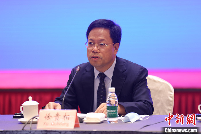 圖為新疆維吾爾自治區(qū)人民政府新聞發(fā)言人徐貴相?!?<a target='_blank' >中新社</a>記者 蔣啟明 攝 點擊進入下一頁