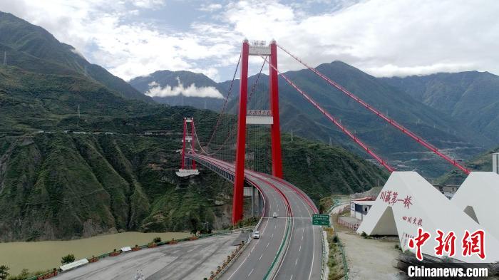 “川藏第一橋”如何在高地震烈度區(qū)和“12級大風(fēng)”中屹立？