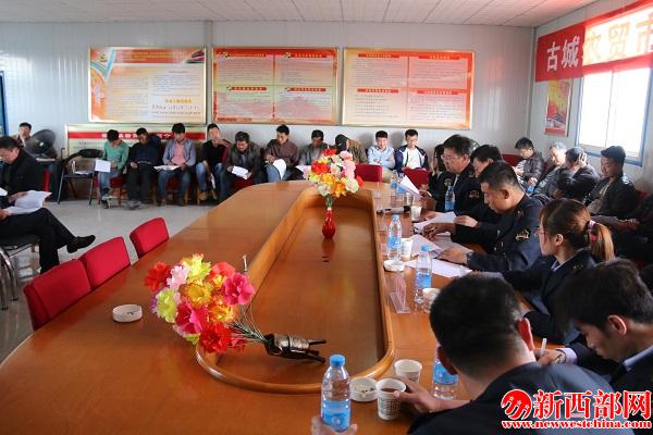 與會(huì)人員就食用農(nóng)產(chǎn)品????相關(guān)法律責(zé)任問(wèn)題進(jìn)行深入交流.JPG