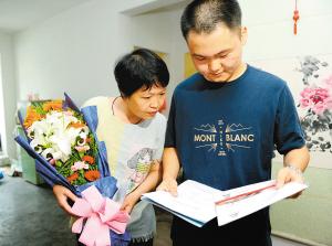 陜西首封高考錄取通知書送達 兒替父圓國防夢