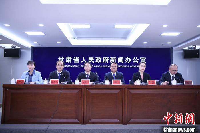 甘肅扶貧:調(diào)整撤換駐村干部2605人問(wèn)責(zé)“大概先生”“基本掌柜”