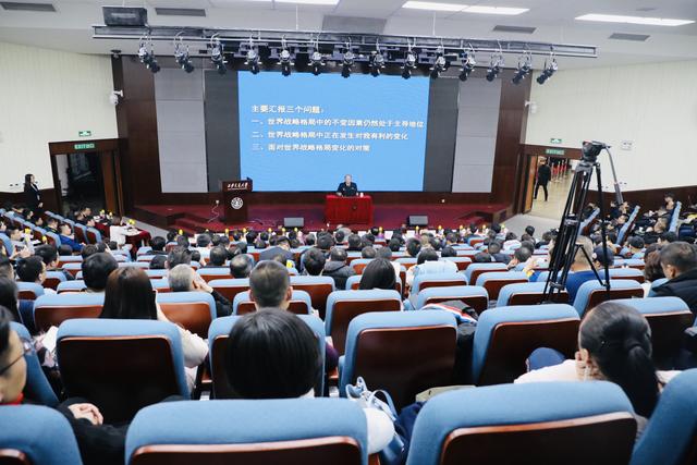 2019年中國民營經(jīng)濟(jì)發(fā)展論壇舉行 西安交大人文學(xué)院貢獻(xiàn)智囊團(tuán)
