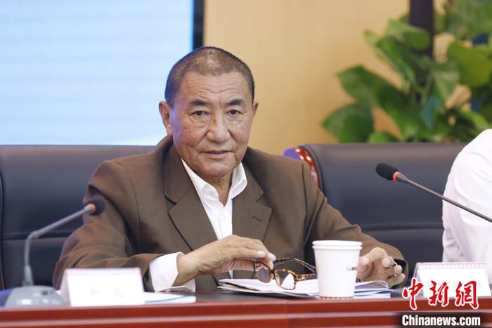 5月19日,由中國(guó)人權(quán)研究會(huì)、中國(guó)西藏文化保護(hù)與發(fā)展協(xié)會(huì)、中國(guó)藏學(xué)研究中心主辦的“紀(jì)念西藏和平解放70周年國(guó)際學(xué)術(shù)研討會(huì)”在北京舉行。西藏自治區(qū)政協(xié)副主席珠康·土登克珠指出,長(zhǎng)期以來(lái),西方敵對(duì)勢(shì)力和達(dá)賴集團(tuán)完全不顧事實(shí)真相,誣蔑造謠西藏“缺乏宗教信仰自由”。事實(shí)上,在西藏,寺院受到有效保護(hù),廣大信教群眾的宗教信仰得到尊重,僧侶的宗教活動(dòng)有序進(jìn)行,宗教信仰自由政策在西藏得到全面、正確的貫徹執(zhí)行。 <a target='_blank' >中新社</a>記者 韓海丹 攝 點(diǎn)擊進(jìn)入下一頁(yè)