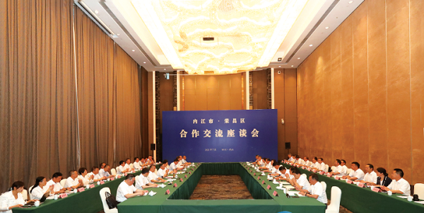 盧紅率黨政代表團(tuán)到四川省內(nèi)江市考察學(xué)習(xí)。圖源:榮昌日?qǐng)?bào)