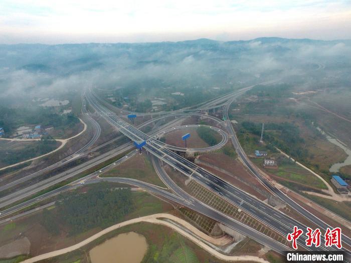 成渝地區(qū)雙城經(jīng)濟圈交通互聯(lián)互通建設(shè)提速:蜀道不再難
