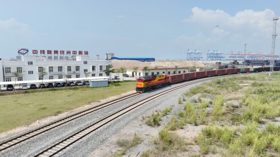 首趟“北部灣—西藏”鐵海聯(lián)運班列開出。宋馳攝