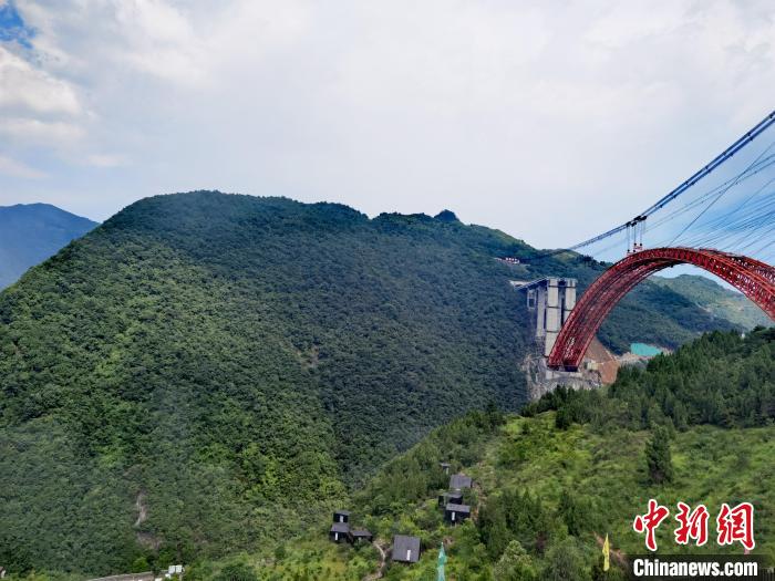 圖為大發(fā)渠特大橋?!≈苎嗔?攝 圖為大發(fā)渠特大橋?!≈苎嗔?攝