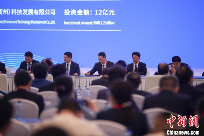 圖為2021年生態(tài)文明貴陽國(guó)際論壇閉幕現(xiàn)場(chǎng)?!■暮陚?攝 圖為2021年生態(tài)文明貴陽國(guó)際論壇閉幕現(xiàn)場(chǎng)。 瞿宏倫 攝