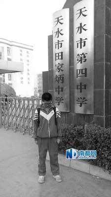 2013年11月,楊輝一度被所在學(xué)校勸退。
