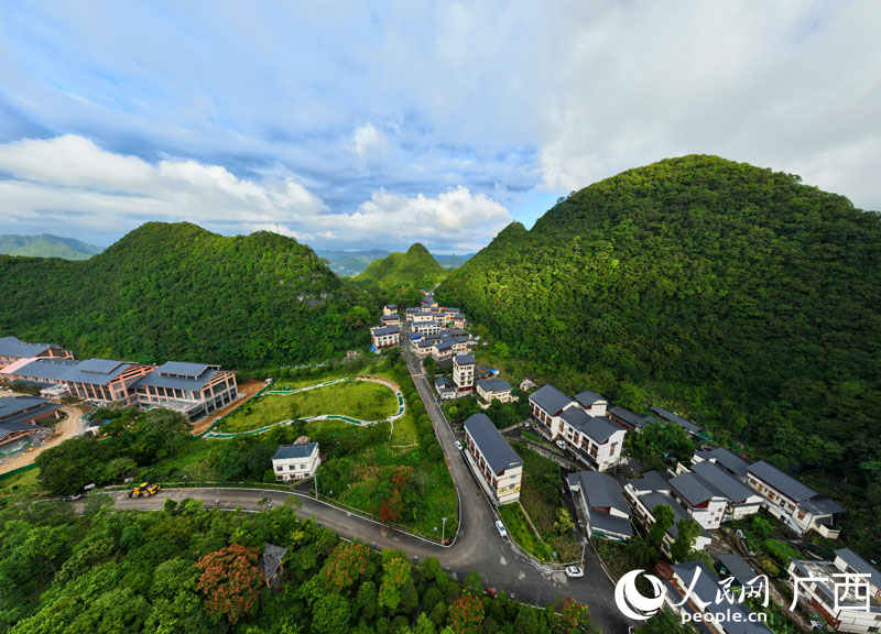 深山中的火賣村。人民網 付華周攝 深山中的火賣村。人民網 付華周攝