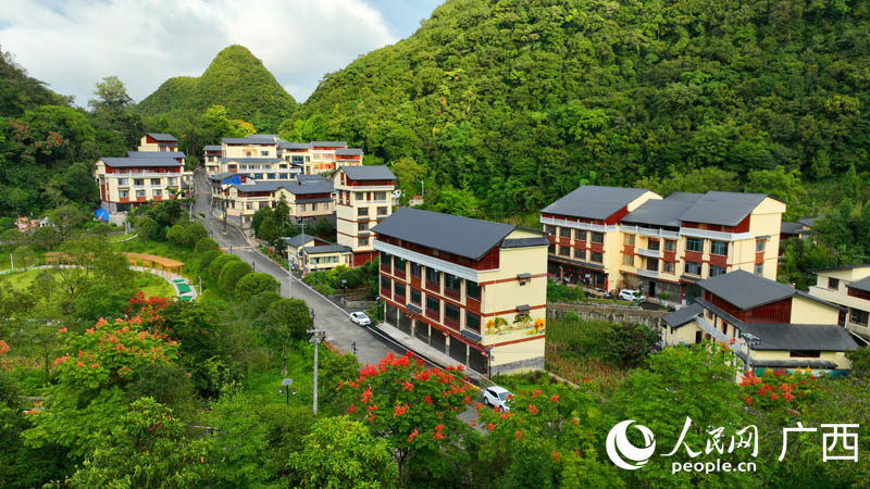 “清涼小鎮(zhèn)”火賣村。人民網 付華周攝 “清涼小鎮(zhèn)”火賣村。人民網 付華周攝