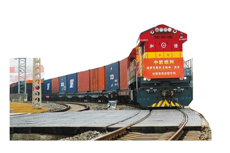 2022年首趟中歐班列抗疫保供返程專列抵達西安。 (記者 翟小雪 通訊員 馬澤旭 攝 資料圖片) 2022年首趟中歐班列抗疫保供返程專列抵達西安。 (記者 翟小雪 通訊員 馬澤旭 攝 資料圖片)