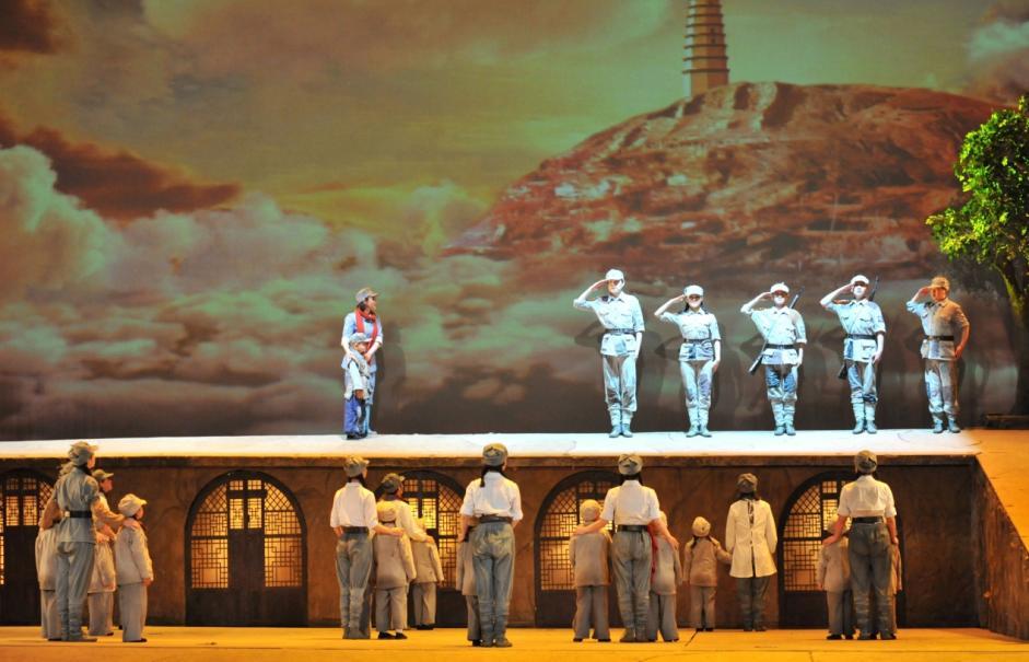 歌舞劇《延安保育院》演出現(xiàn)場 歌舞劇《延安保育院》演出現(xiàn)場