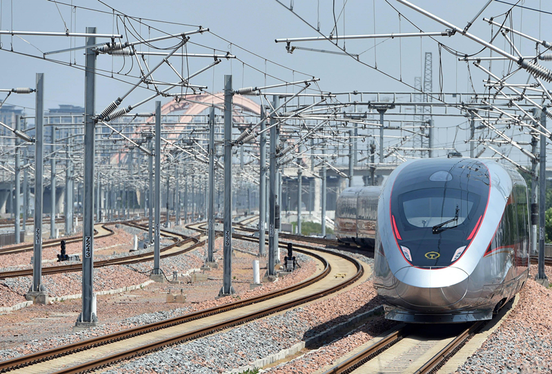 2022年6月20日，濟(jì)鄭高鐵鄭州首發(fā)G9206次列車駛出鄭州東站。