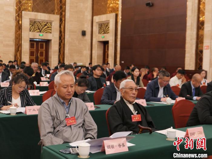 圖為西藏自治區(qū)各族各界慶祝中國共產(chǎn)黨成立100周年座談會現(xiàn)場?！≈x牧 攝