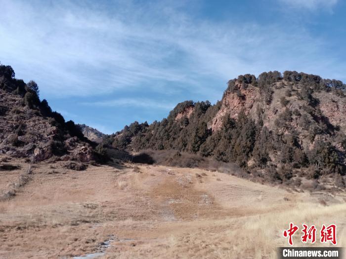 圖為坎布拉外圍地區(qū)的古火山口。孫揚(yáng)益 供圖 孫揚(yáng)益 供圖 攝 圖為坎布拉外圍地區(qū)的古火山口。孫揚(yáng)益 供圖 孫揚(yáng)益 供圖 攝